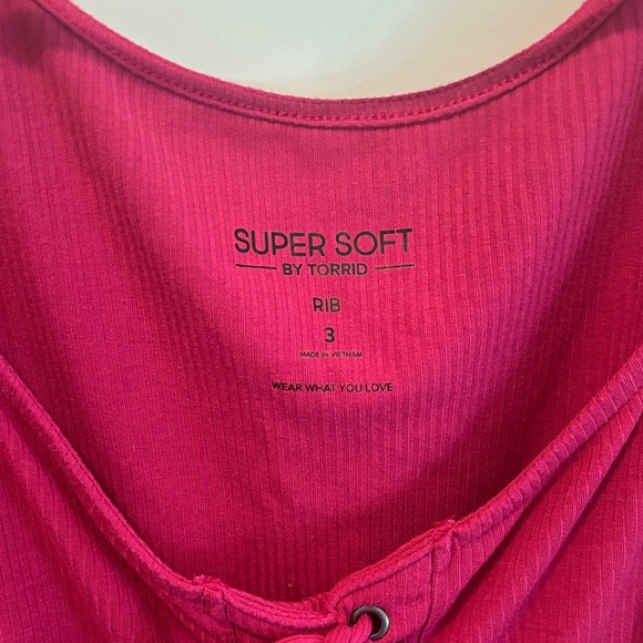 Torrid Lace Up Top Size 3 - Picture 2 of 3